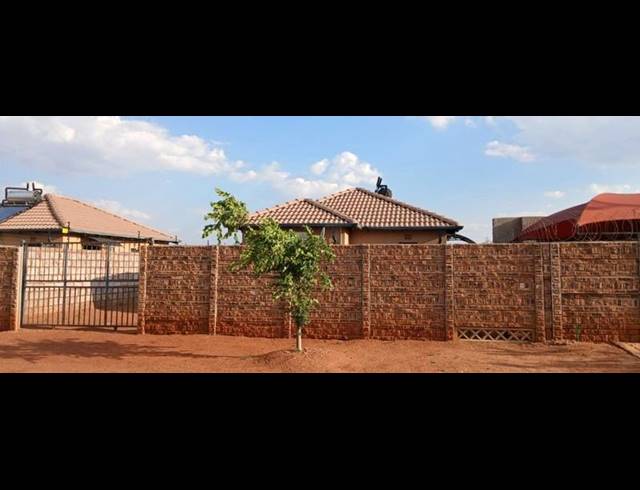 3 BEDROOM HOUSE FOR SALE IN PROTEA GLEN